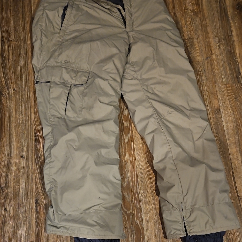 Columbia Men's Khaki Cargo Pants